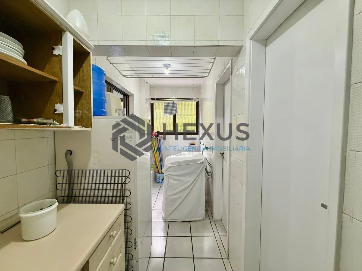Foto 25 de Apartamento com varanda e lazer na beira mar no Morro Sorocotuba na Enseada, Guarujá