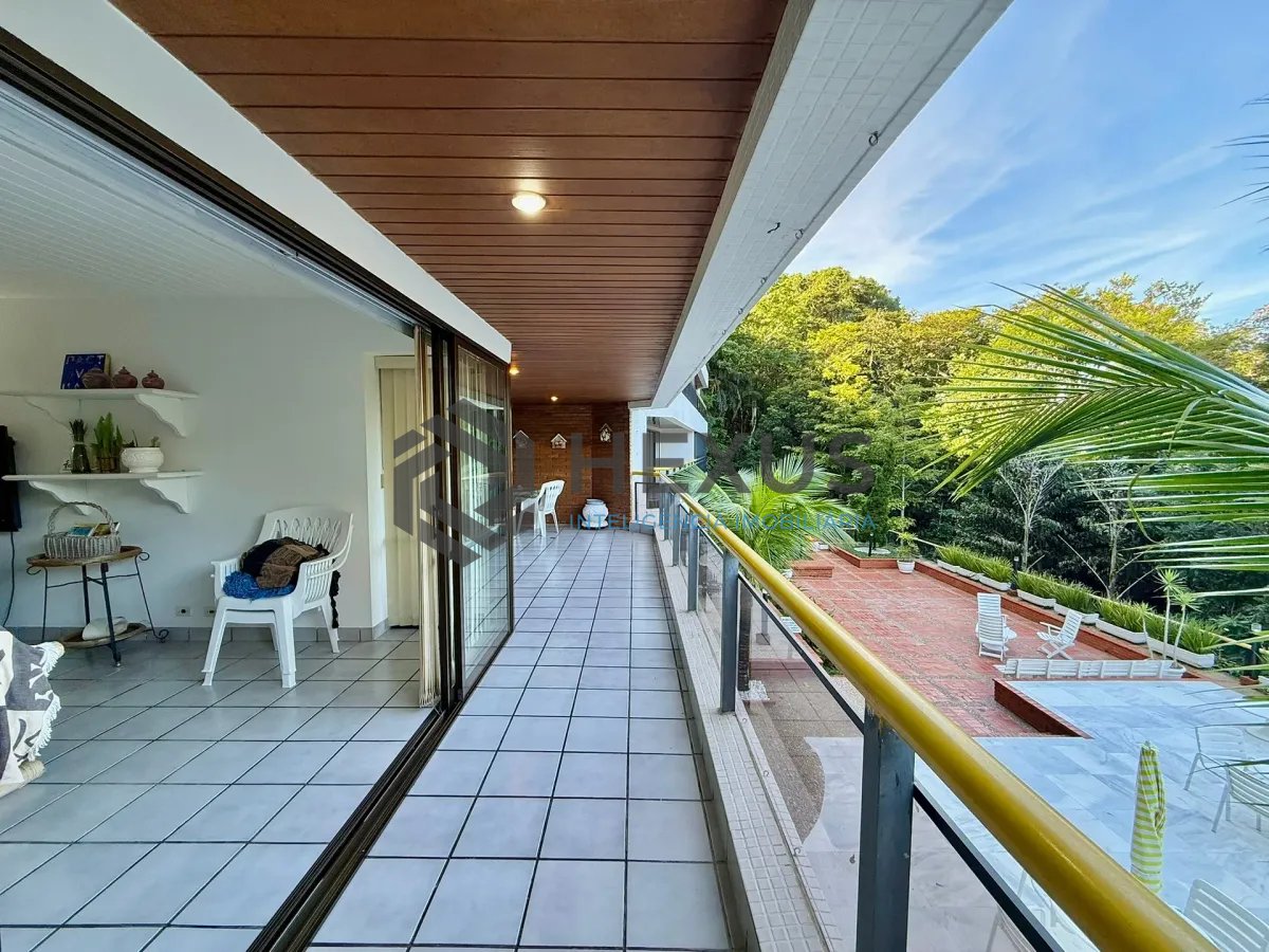 Foto 6 de Apartamento com varanda e lazer na beira mar no Morro Sorocotuba na Enseada, Guarujá