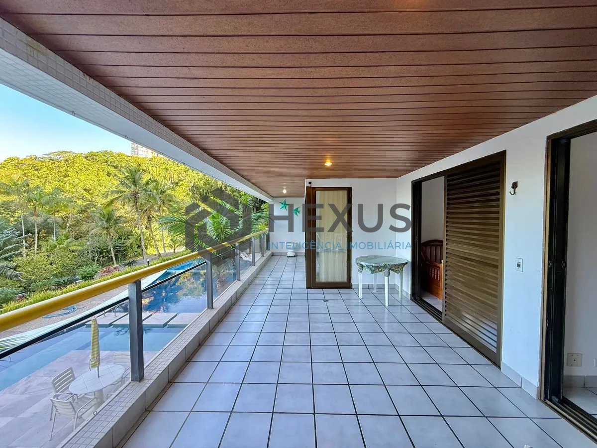 Foto 9 de Apartamento com varanda e lazer na beira mar no Morro Sorocotuba na Enseada, Guarujá