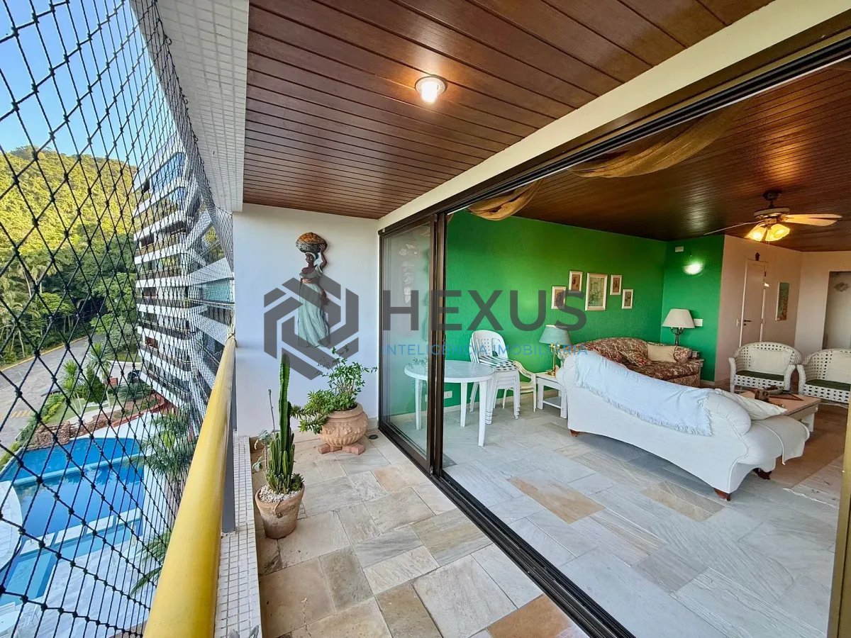 Foto 3 de Apartamento com varanda vista mar e lazer na beira mar no Morro Sorocotuba na Enseada, Guarujá