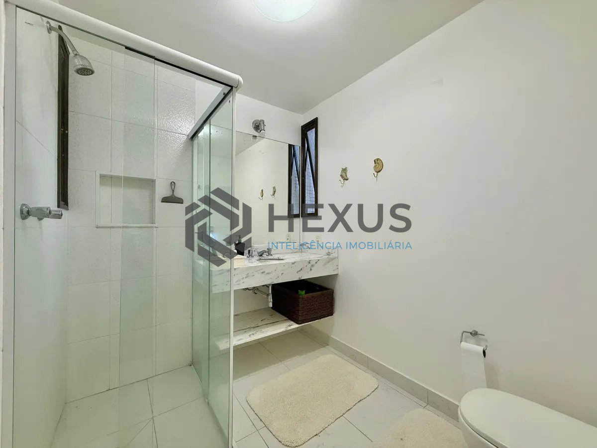 Foto 15 de Apartamento reformado com varanda vista mar e lazer na beira mar no Morro Sorotocuba na Enseada, Guarujá