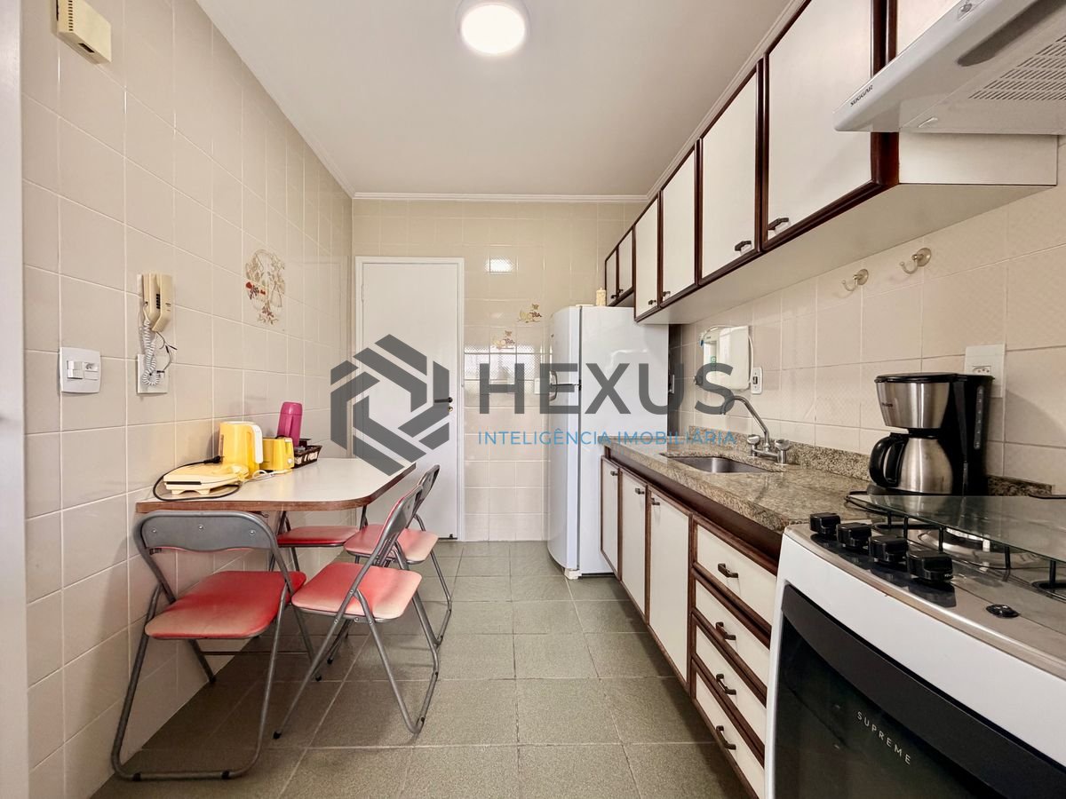 Foto 17 de Apartamento reformado com varanda e lazer no Jardim Astúrias, Guarujá
