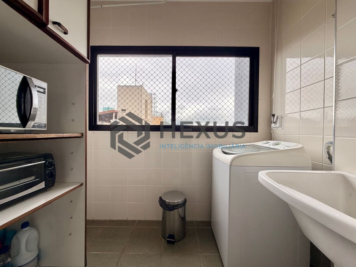 Foto 18 de Apartamento reformado com varanda e lazer no Jardim Astúrias, Guarujá