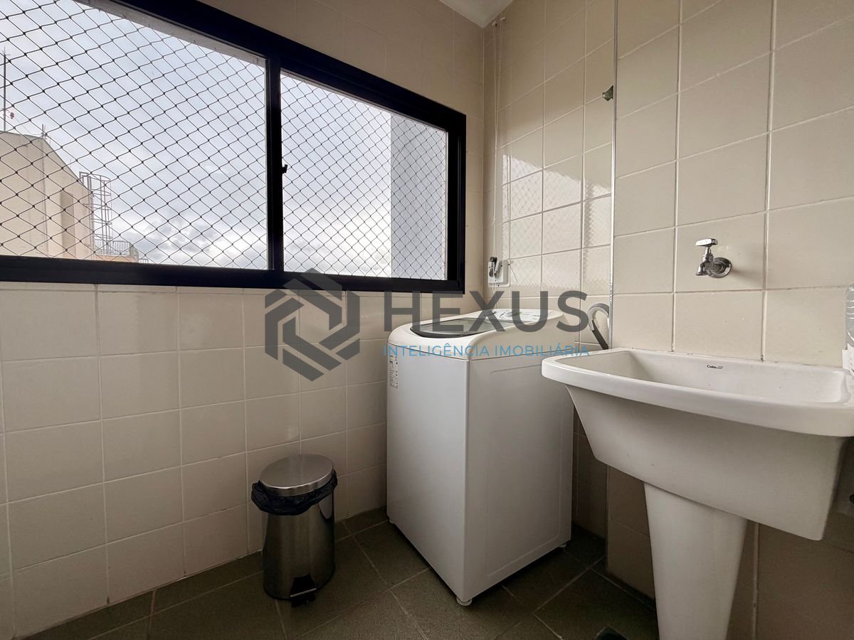 Foto 19 de Apartamento reformado com varanda e lazer no Jardim Astúrias, Guarujá
