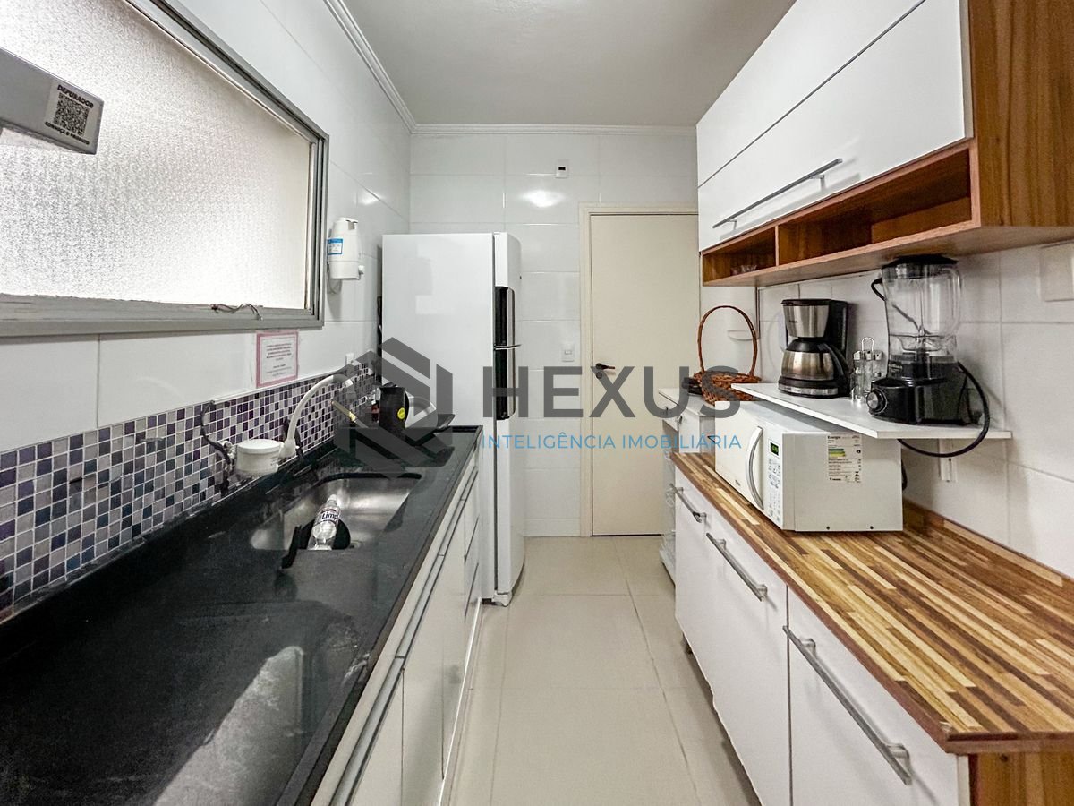 Foto 17 de Apartamento com varanda e lazer a 300m da praia na região do Aquário na Enseada, Guarujá