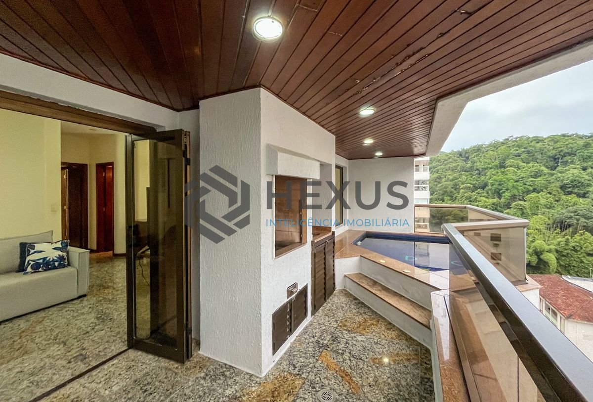 Foto 3 de Apartamento com varanda gourmet e lazer a 300m da praia nas Pitangueiras, Guarujá