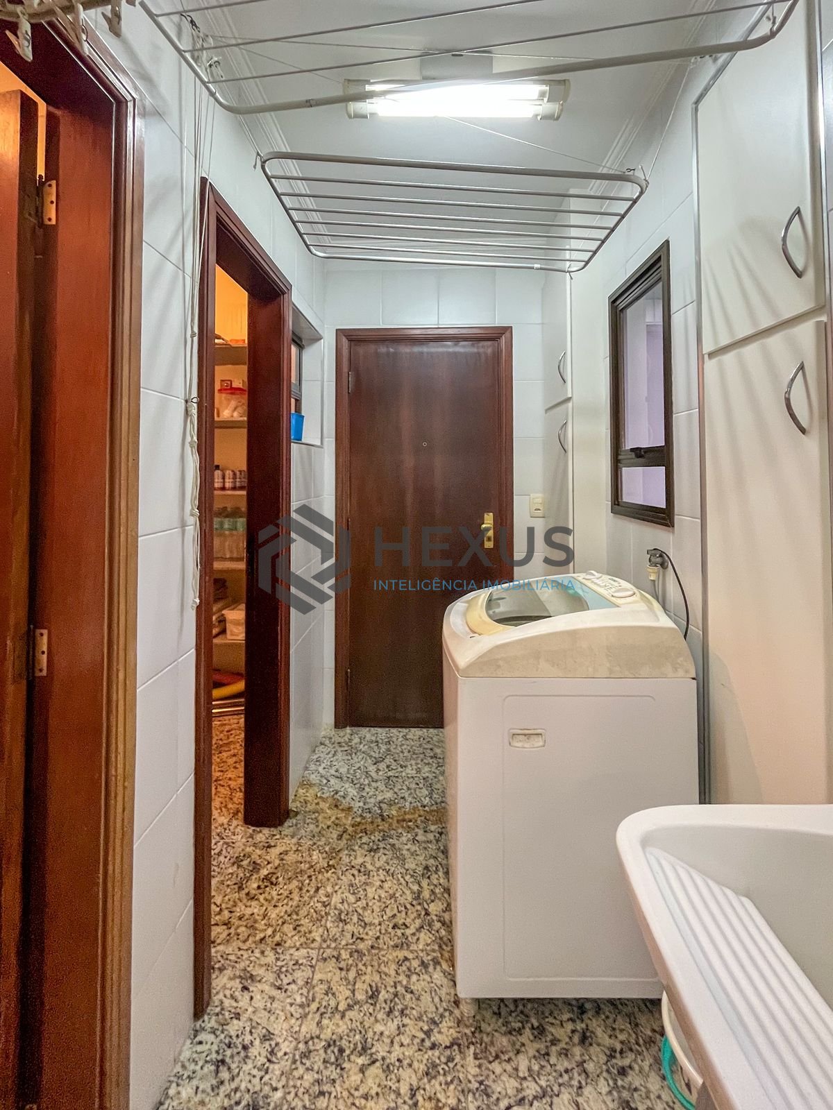 Foto 37 de Apartamento com varanda gourmet e lazer a 300m da praia nas Pitangueiras, Guarujá