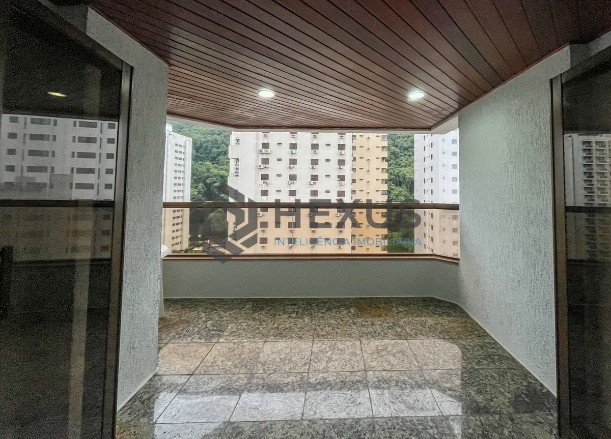 Foto 9 de Apartamento com varanda gourmet e lazer a 300m da praia nas Pitangueiras, Guarujá