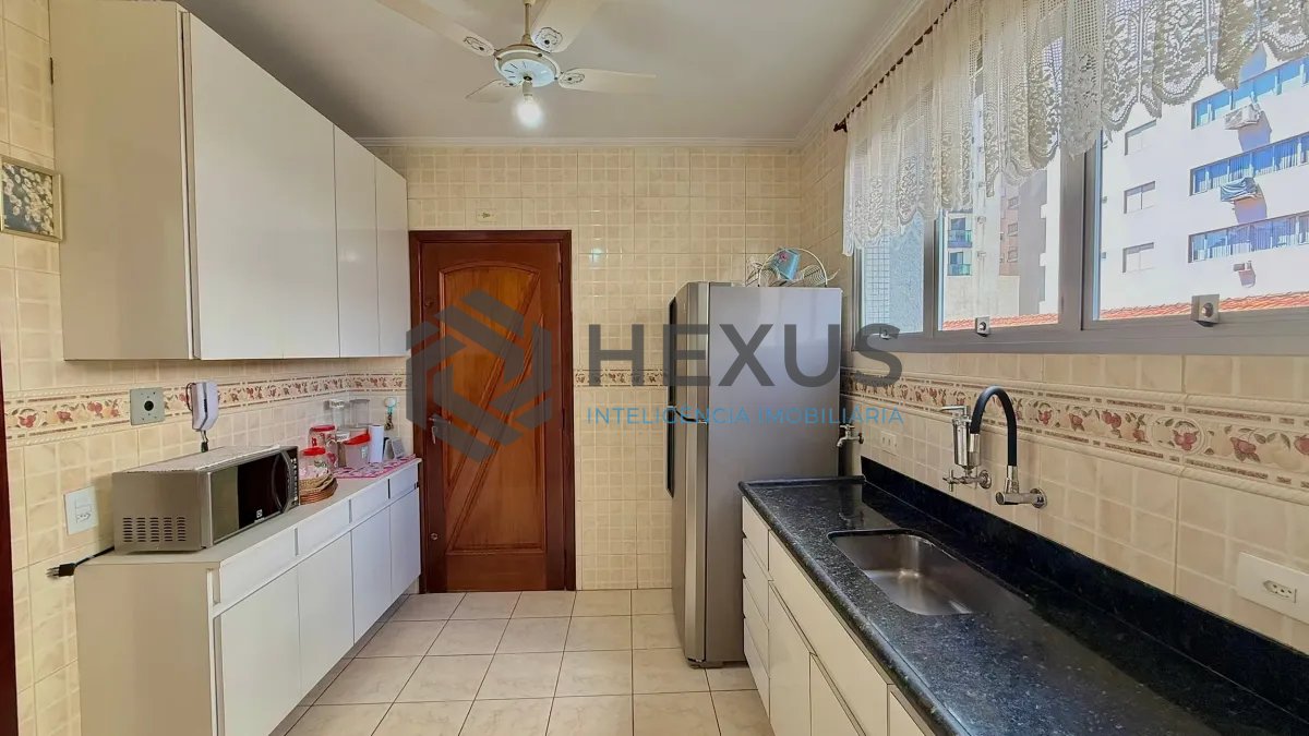 Foto 9 de Apartamento com varanda e lazer a 150m da praia na região da Barra Funda nas Pitangueiras, Guarujá