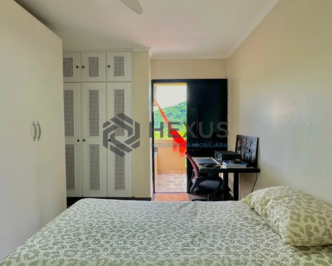 Foto 13 de Apartamento Duplex reformado com varanda e lazer a 600m da praia na Enseada, Guarujá