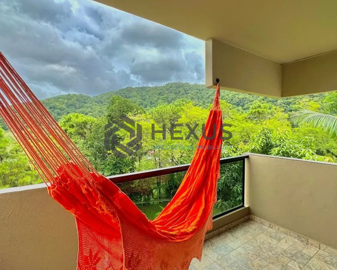 Foto 15 de Apartamento Duplex reformado com varanda e lazer a 600m da praia na Enseada, Guarujá
