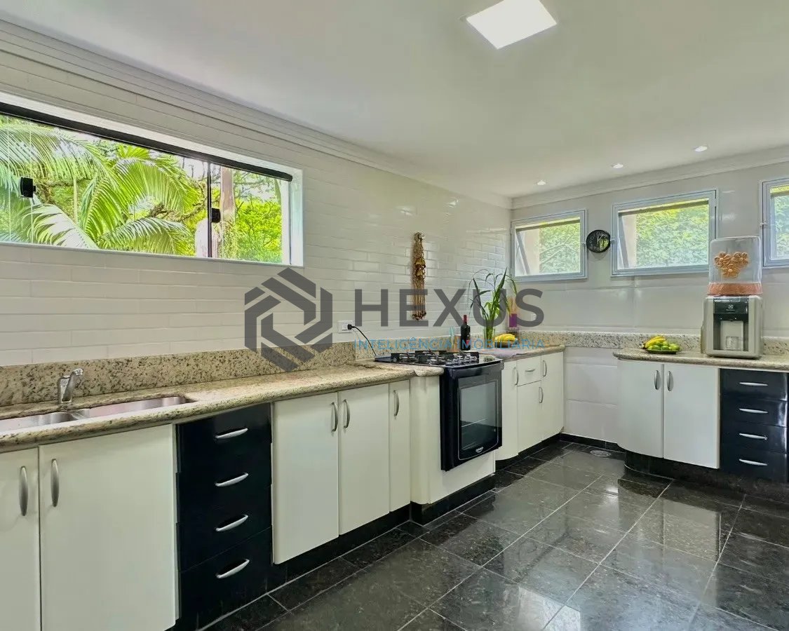 Foto 11 de Apartamento Duplex reformado com varanda e lazer a 600m da praia na Enseada, Guarujá