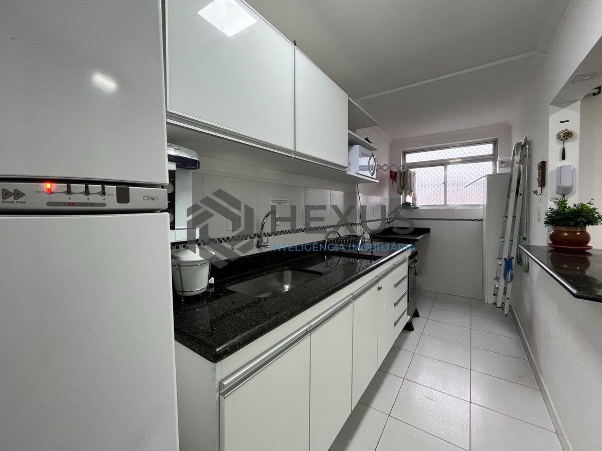 Foto 13 de Apartamento com varanda e lazer a 1 quadra da praia nas Pitangueiras, Guarujá