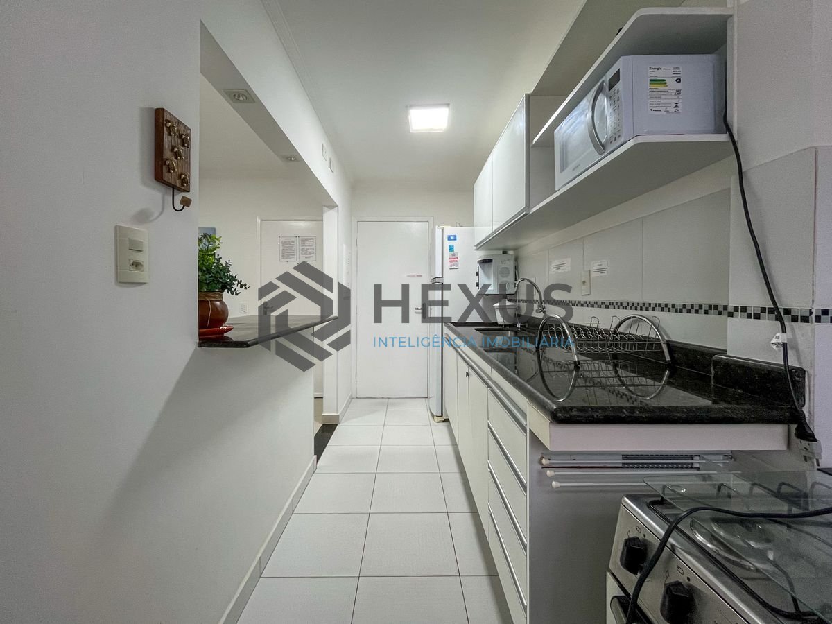 Foto 14 de Apartamento com varanda e lazer a 1 quadra da praia nas Pitangueiras, Guarujá