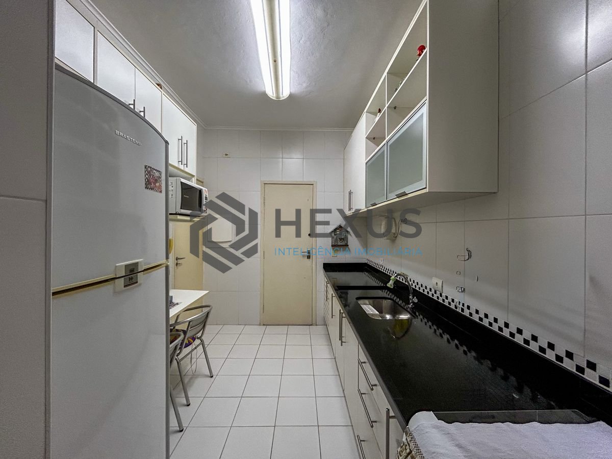 Foto 21 de Apartamento com varanda a 500m da praia na região da Brunella na Enseada, Guarujá