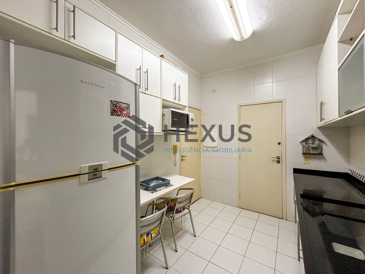 Foto 22 de Apartamento com varanda a 500m da praia na região da Brunella na Enseada, Guarujá