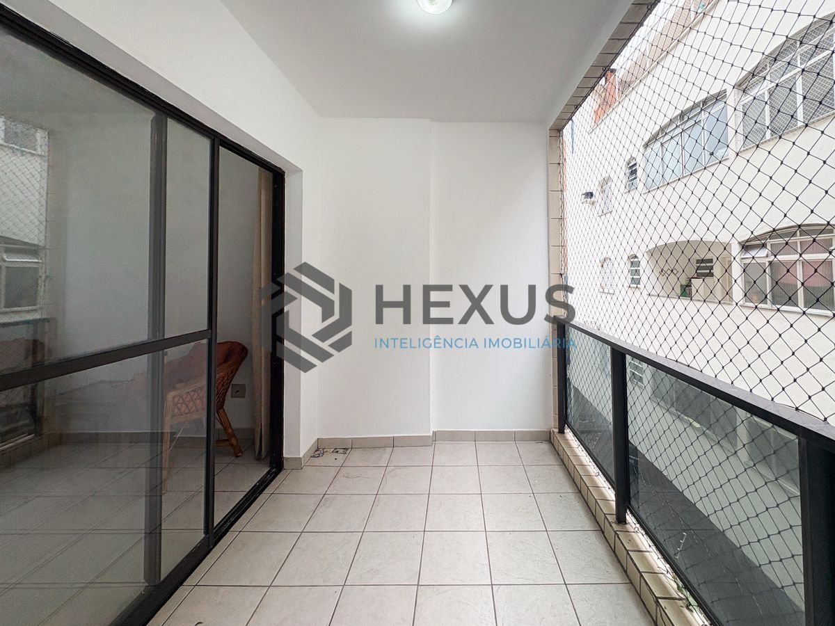 Foto 4 de Apartamento com varanda a 100m da praia na Enseada, Guarujá