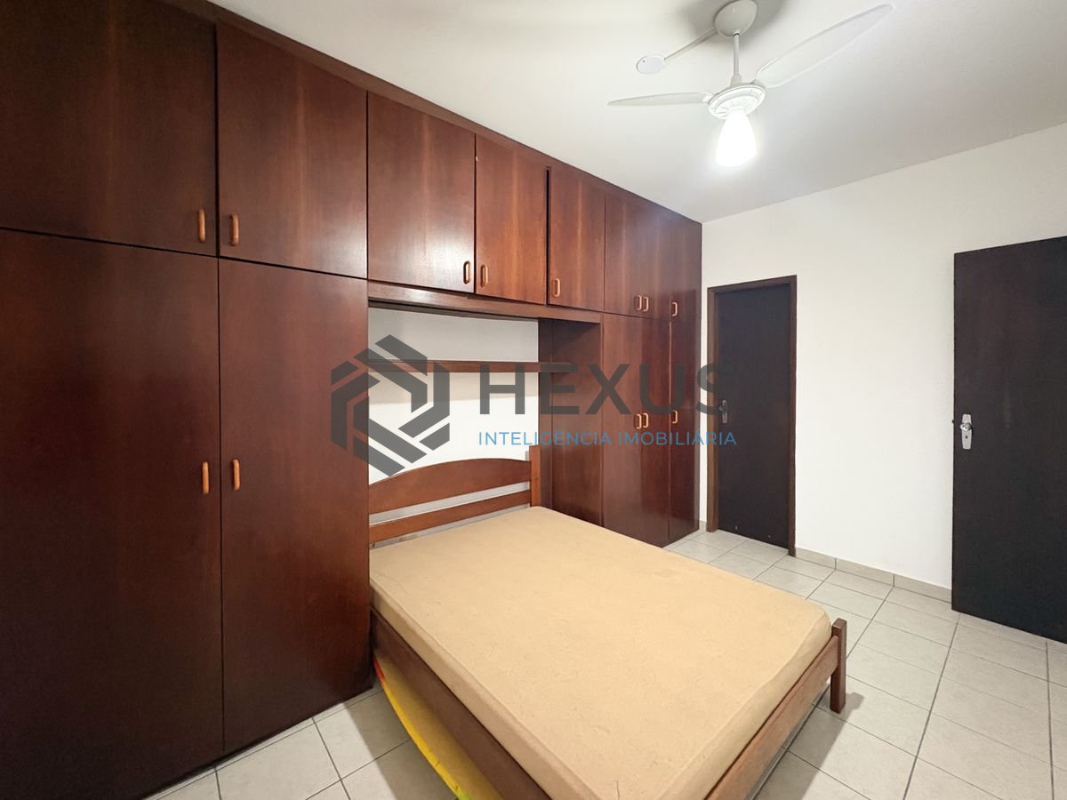Foto 11 de Apartamento com varanda a 100m da praia na Enseada, Guarujá