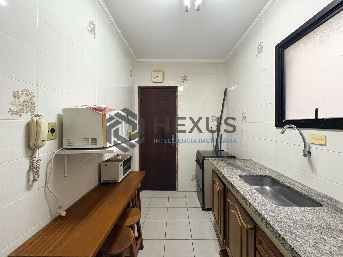 Foto 14 de Apartamento com varanda a 100m da praia na Enseada, Guarujá