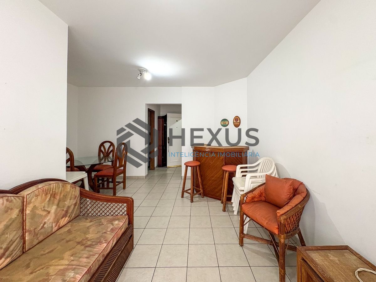 Foto 3 de Apartamento com varanda a 100m da praia na Enseada, Guarujá
