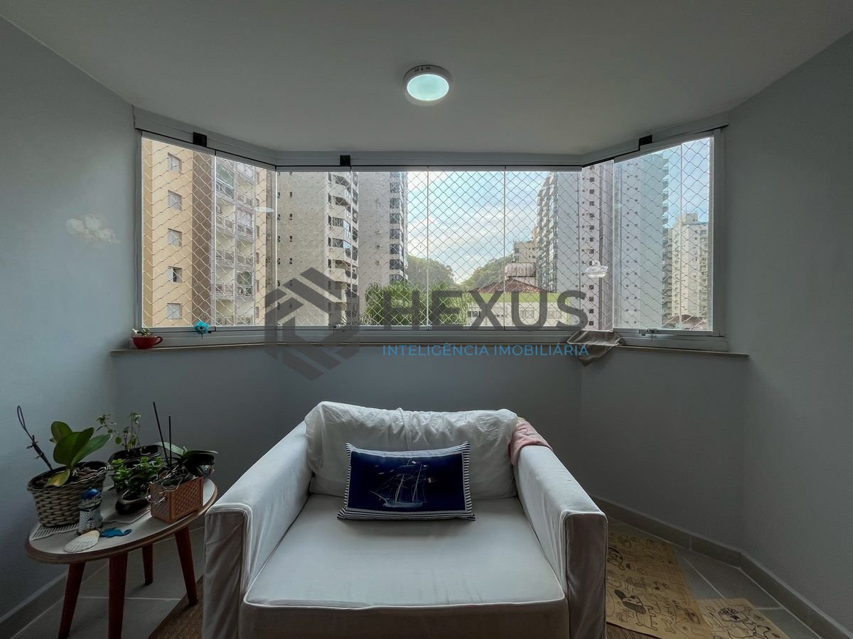 Foto 4 de Apartamento reformado com varanda e lazer nas Pitangueiras, Guarujá