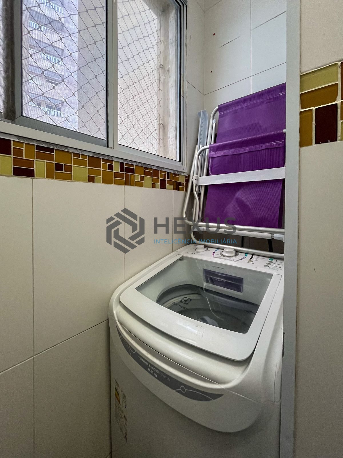 Foto 15 de Apartamento reformado com varanda e lazer nas Pitangueiras, Guarujá