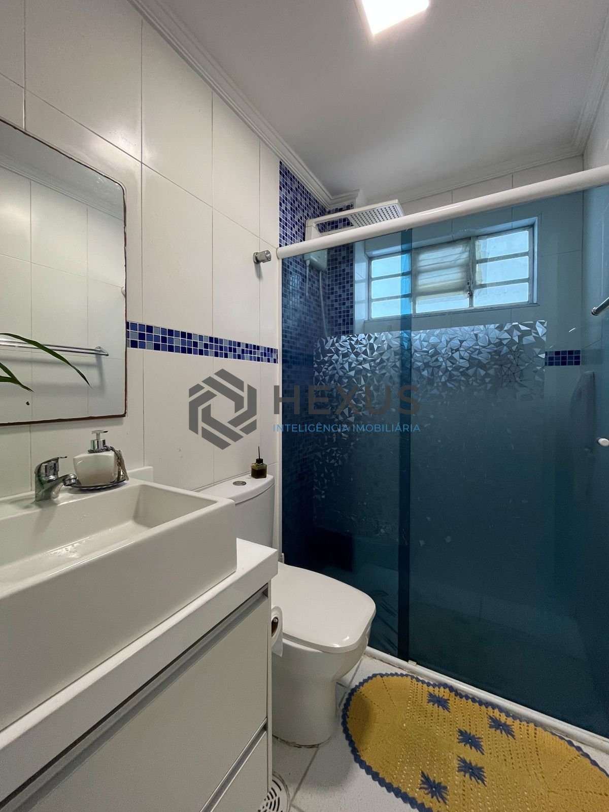 Foto 24 de Apartamento reformado com varanda e lazer nas Pitangueiras, Guarujá