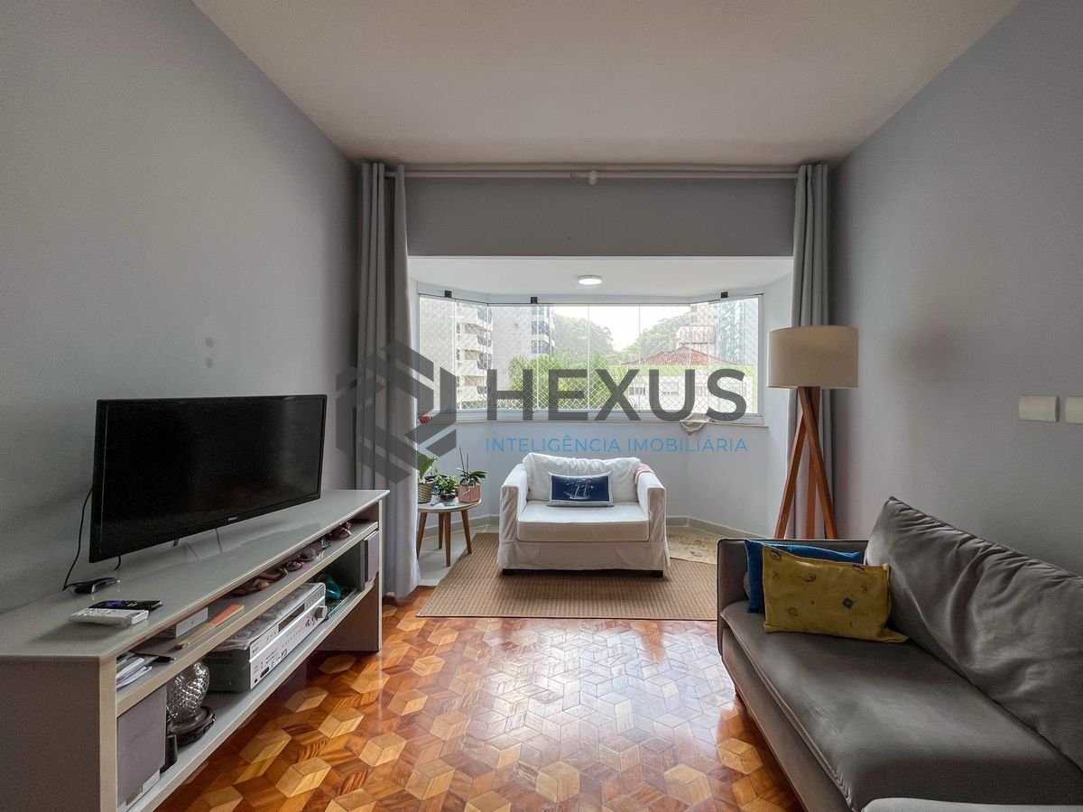 Foto 9 de Apartamento reformado com varanda e lazer nas Pitangueiras, Guarujá