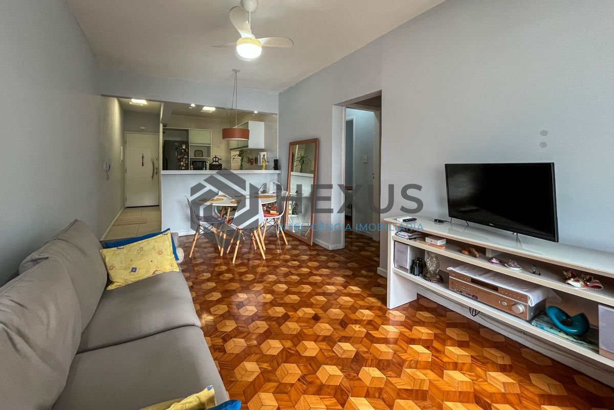 Foto 10 de Apartamento reformado com varanda e lazer nas Pitangueiras, Guarujá