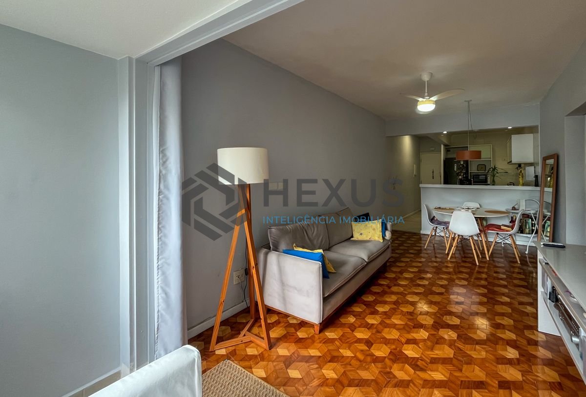 Foto 11 de Apartamento reformado com varanda e lazer nas Pitangueiras, Guarujá