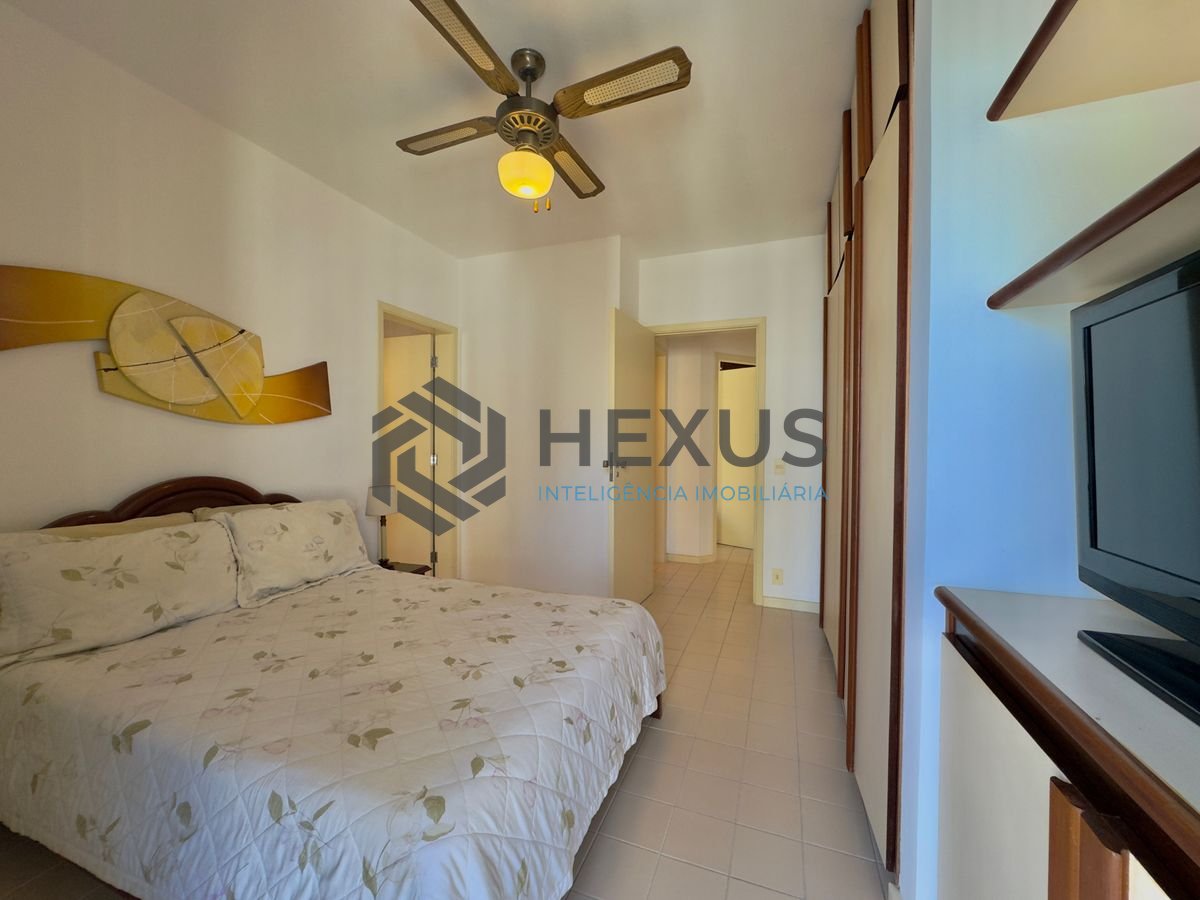 Foto 11 de Apartamento com varanda a 2 quadras da praia nas Pitangueiras, Guarujá