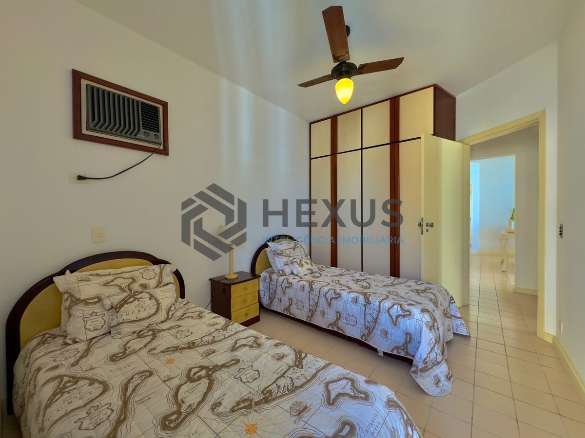 Foto 13 de Apartamento com varanda a 2 quadras da praia nas Pitangueiras, Guarujá