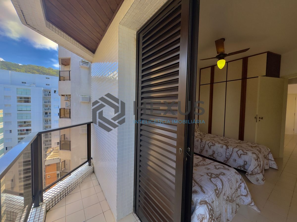 Foto 16 de Apartamento com varanda a 2 quadras da praia nas Pitangueiras, Guarujá