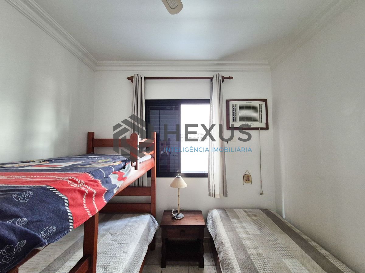 Foto 17 de Apartamento com varanda e lazer a 1 quadra da praia nas Pitangueiras, Guarujá