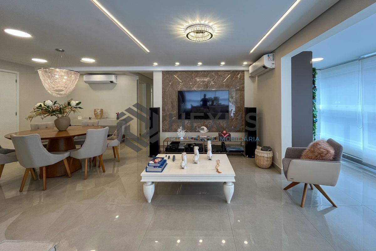 Foto 3 de Apartamento reformado com varanda gourmet e lazer nas Pitangueiras, Guarujá