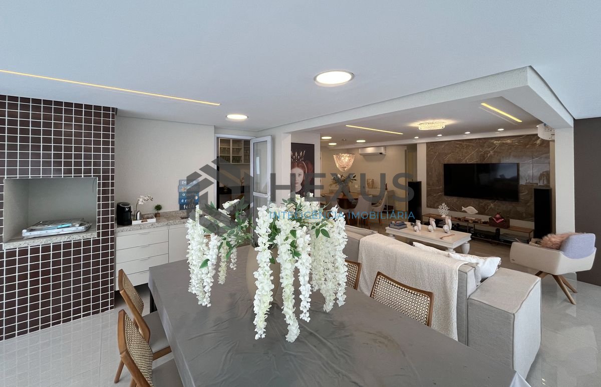 Foto 12 de Apartamento reformado com varanda gourmet e lazer nas Pitangueiras, Guarujá