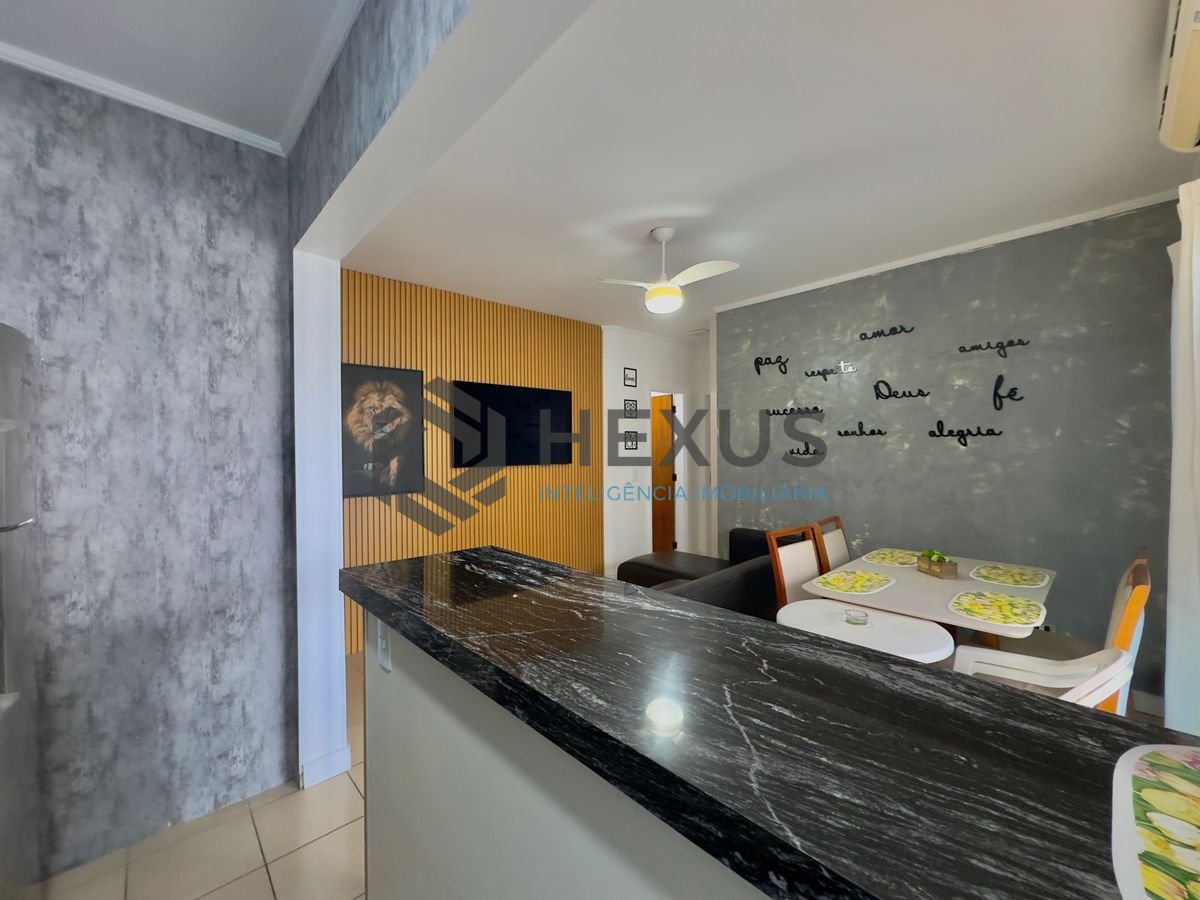 Foto 3 de Flat reformado com varanda gourmet e lazer a 1 quadra da praia nas Pitangueiras, Guarujá