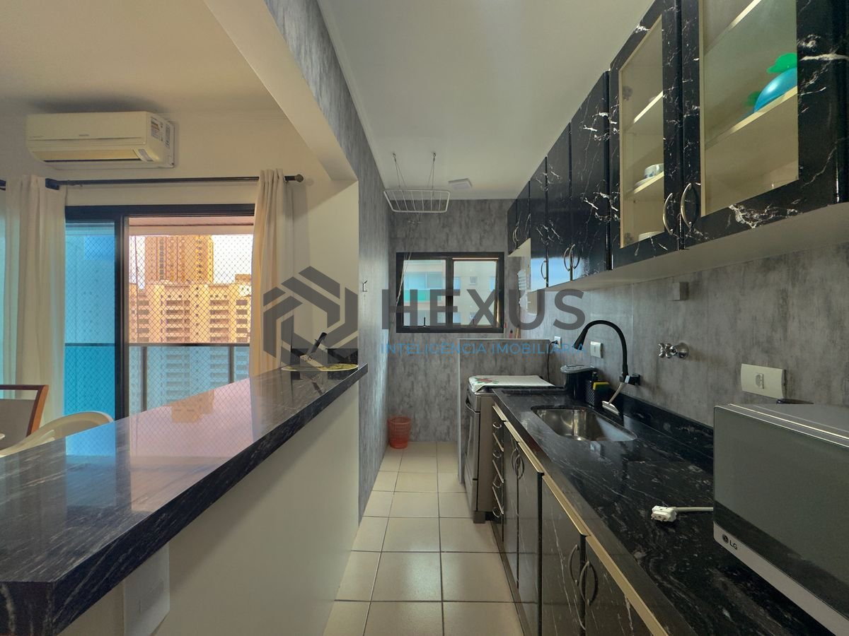 Foto 7 de Flat reformado com varanda gourmet e lazer a 1 quadra da praia nas Pitangueiras, Guarujá