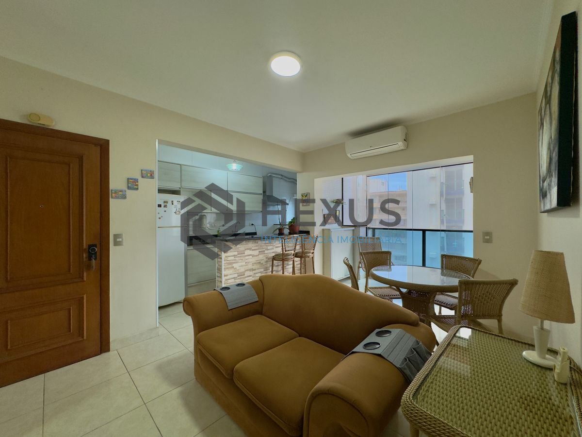 Foto 3 de Flat reformado com varanda gourmet e lazer a 1 quadra da praia nas Pitangueiras, Guarujá
