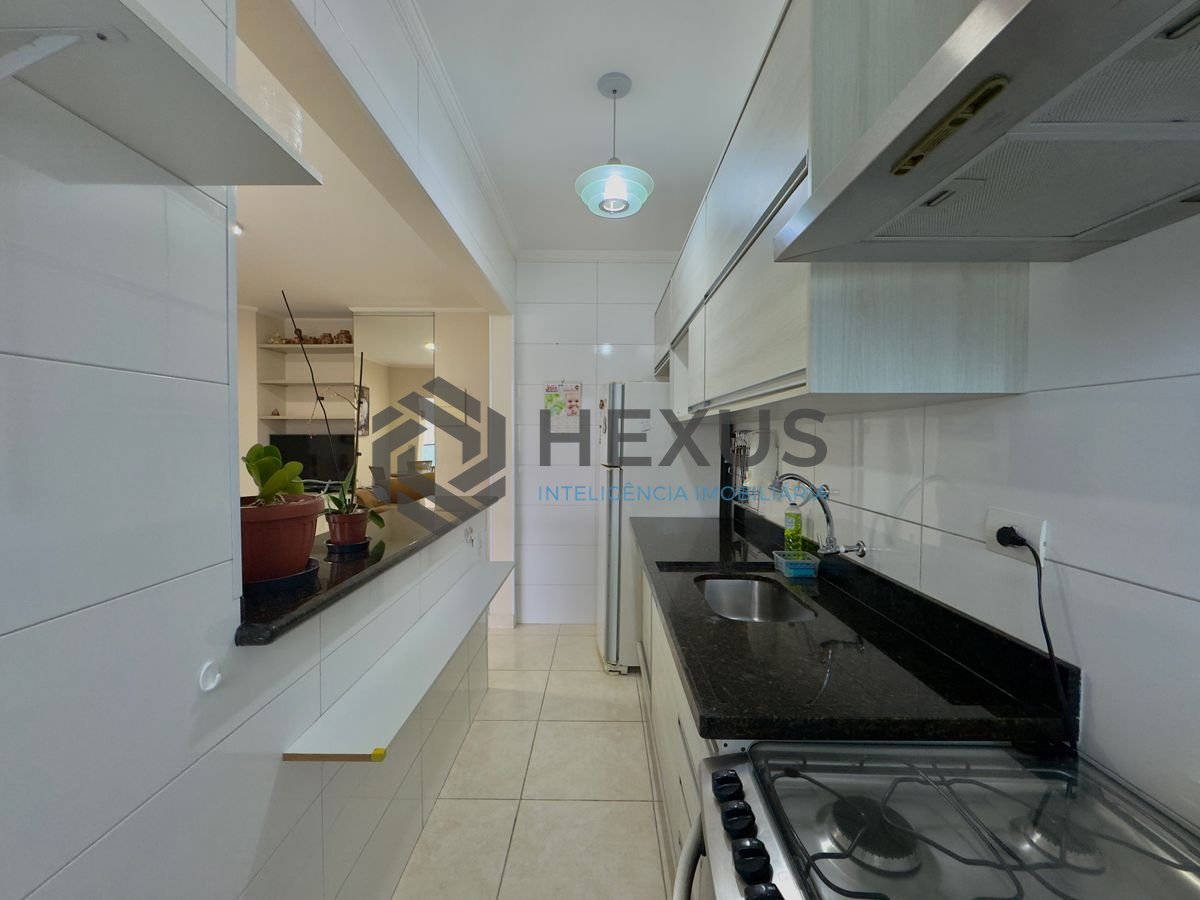 Foto 5 de Flat reformado com varanda gourmet e lazer a 1 quadra da praia nas Pitangueiras, Guarujá