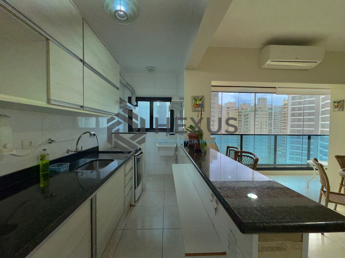 Foto 6 de Flat reformado com varanda gourmet e lazer a 1 quadra da praia nas Pitangueiras, Guarujá