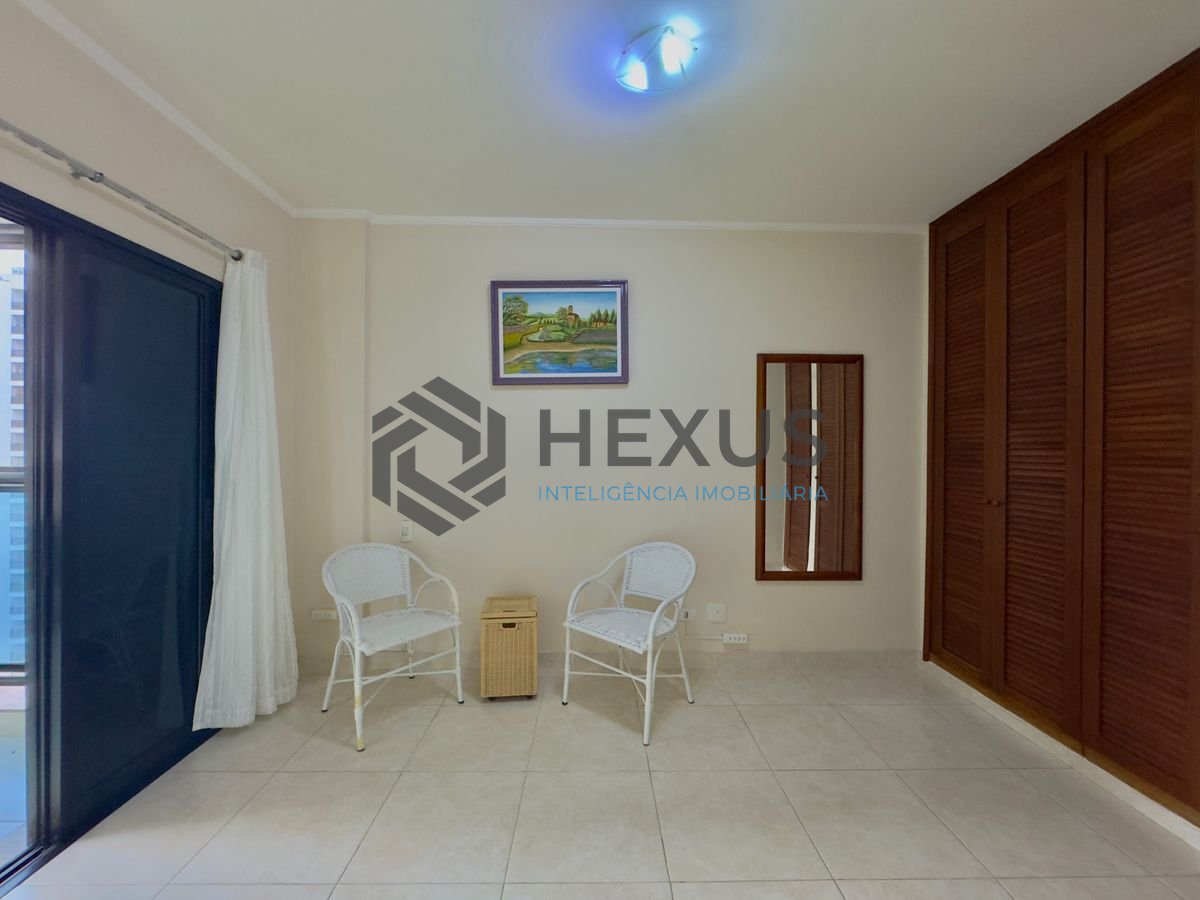 Foto 10 de Flat reformado com varanda gourmet e lazer a 1 quadra da praia nas Pitangueiras, Guarujá