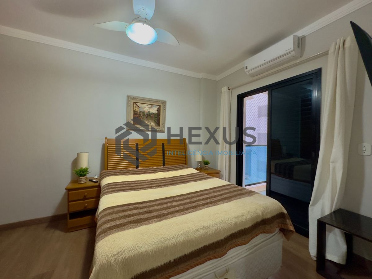 Foto 11 de Flat reformado com varanda gourmet e lazer a 1 quadra da praia nas Pitangueiras, Guarujá