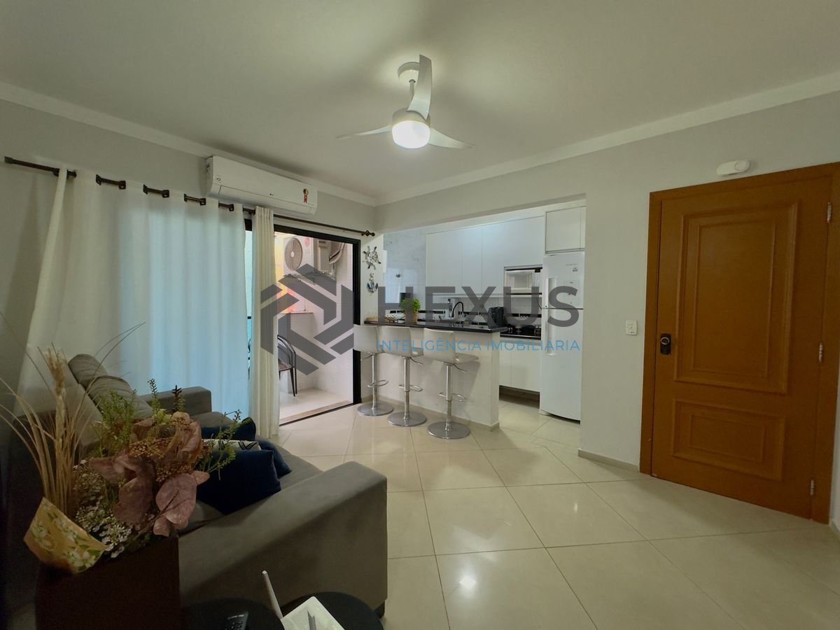 Foto 2 de Flat reformado com varanda gourmet e lazer a 1 quadra da praia nas Pitangueiras, Guarujá