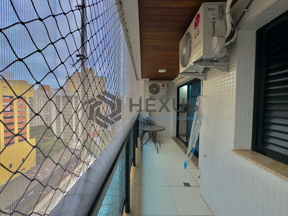 Foto 4 de Flat reformado com varanda gourmet e lazer a 1 quadra da praia nas Pitangueiras, Guarujá