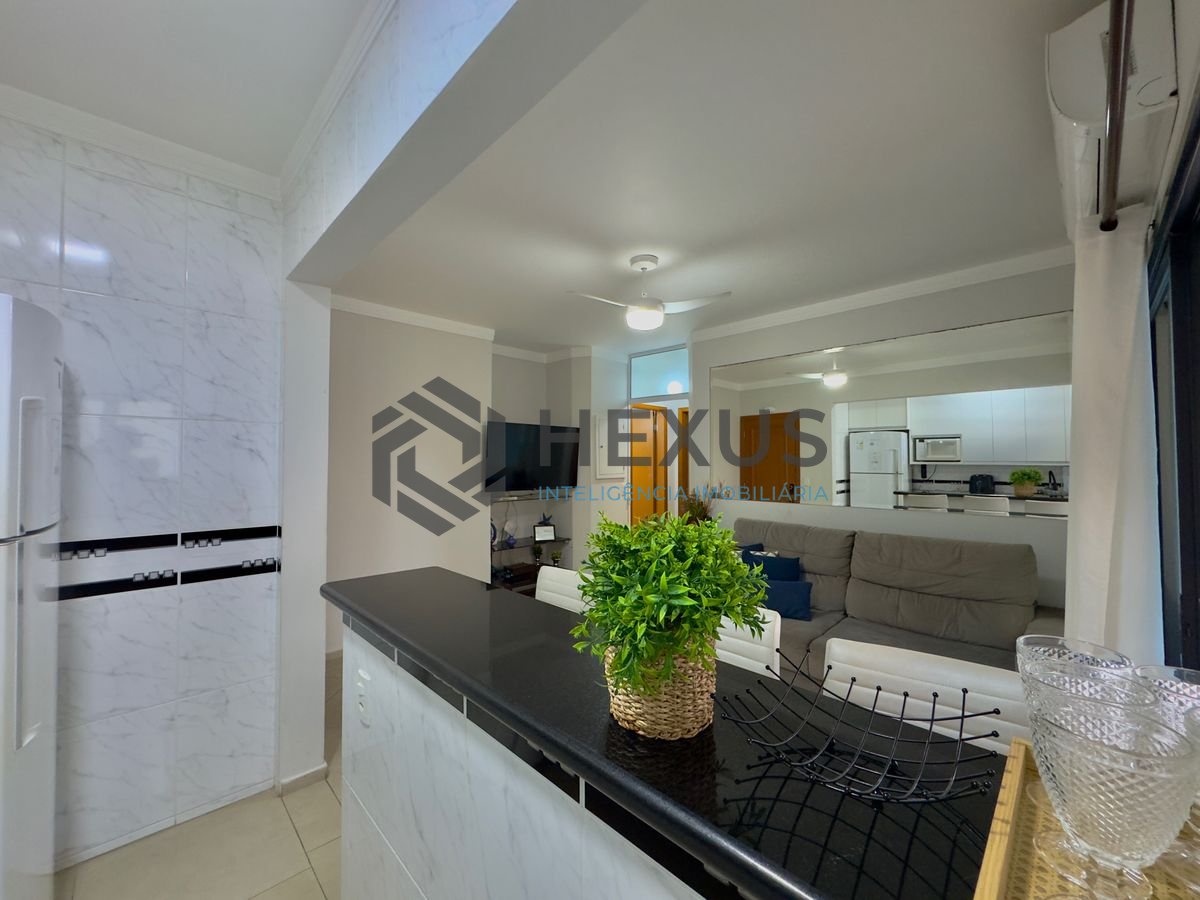 Foto 6 de Flat reformado com varanda gourmet e lazer a 1 quadra da praia nas Pitangueiras, Guarujá