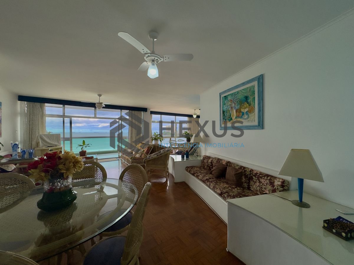 Foto 6 de Apartamento reformado frente mar com varanda vista mar e lazer nas Pitangueiras, Guarujá
