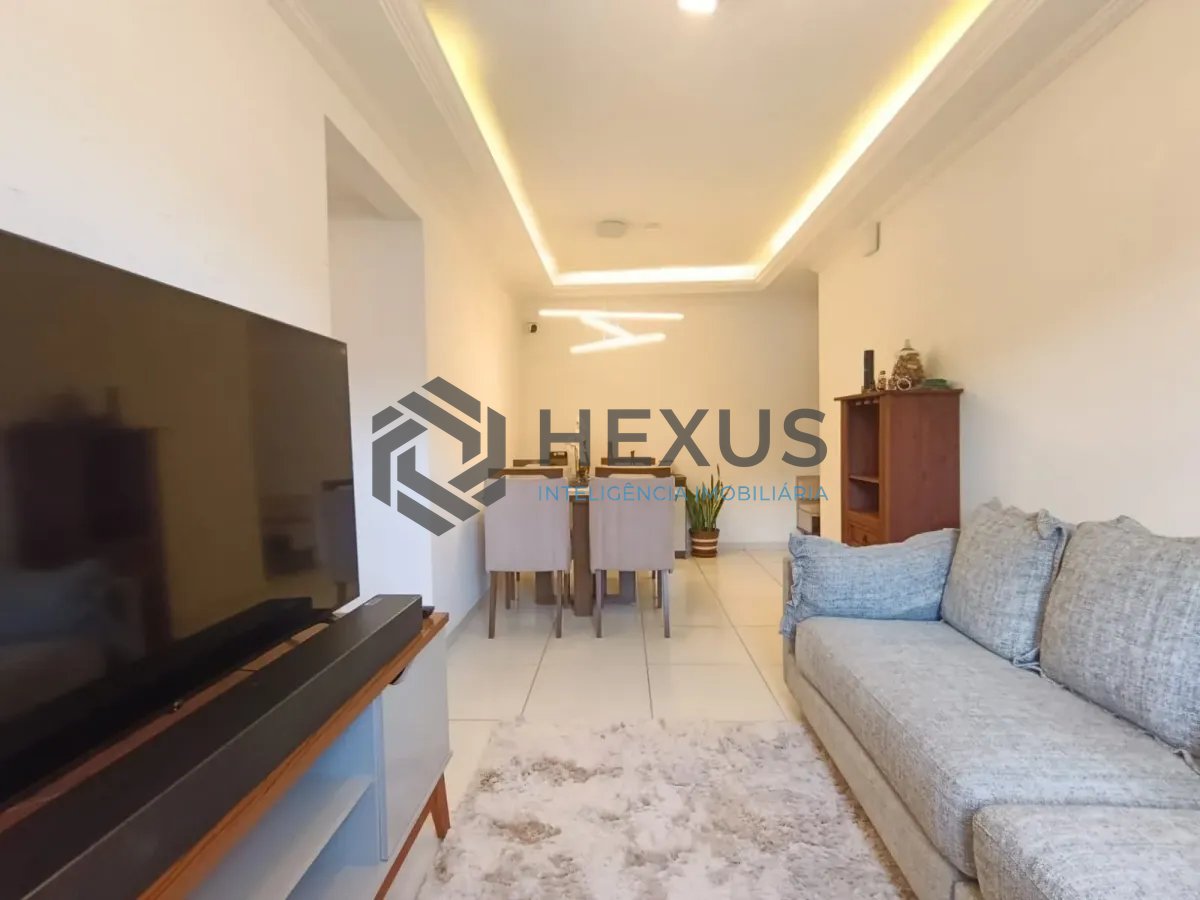 Foto 2 de Apartamento reformado com varanda e lazer a 600m da praia na Enseada, Guarujá