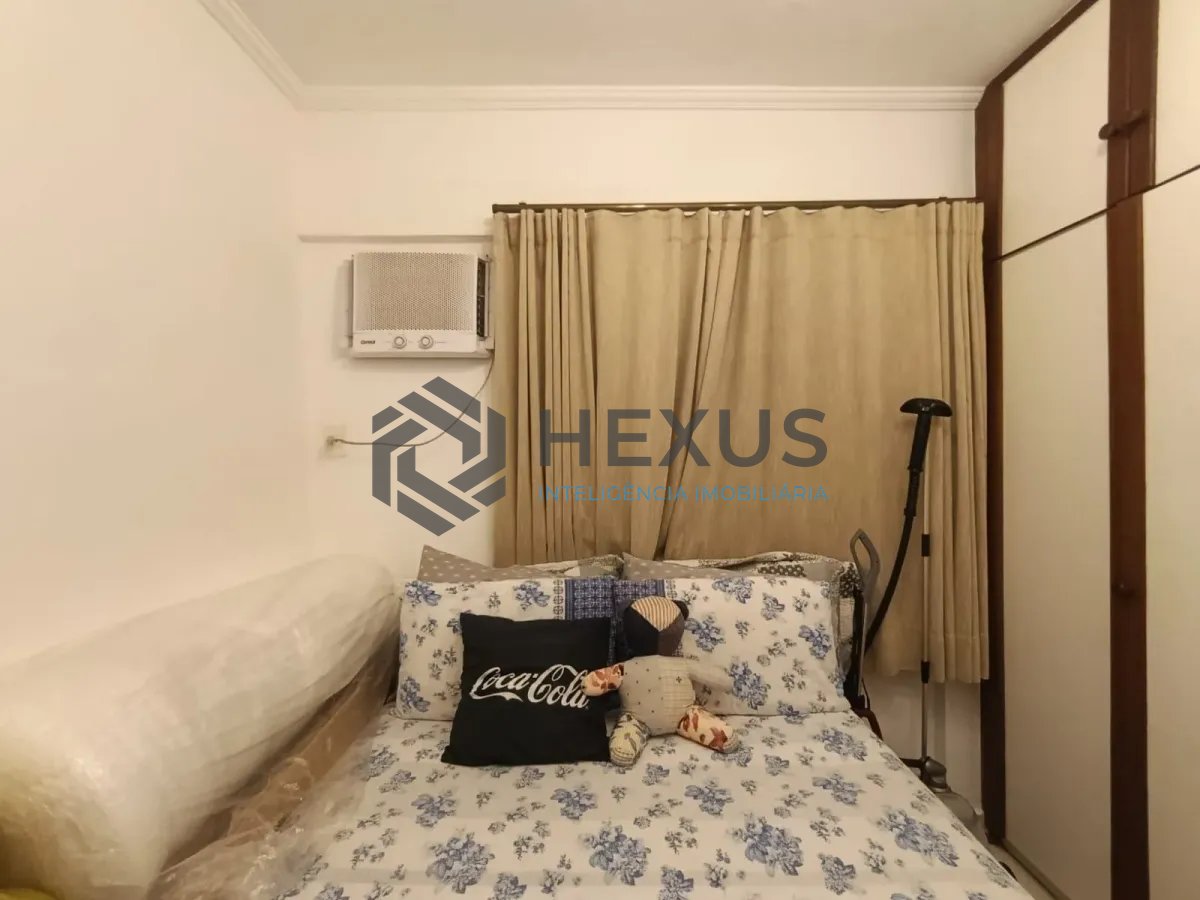 Foto 13 de Apartamento reformado com varanda e lazer a 600m da praia na Enseada, Guarujá