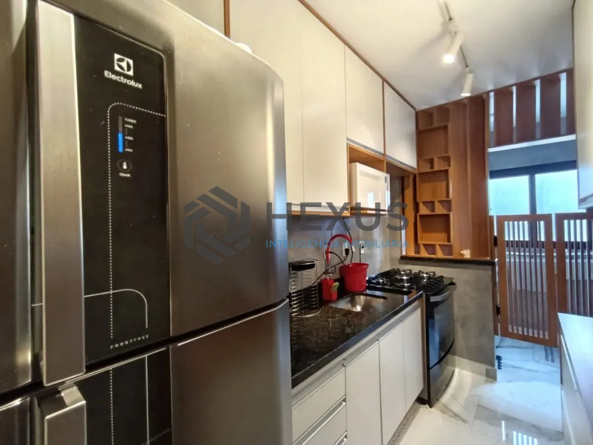 Foto 15 de Apartamento reformado com varanda e lazer a 600m da praia na Enseada, Guarujá